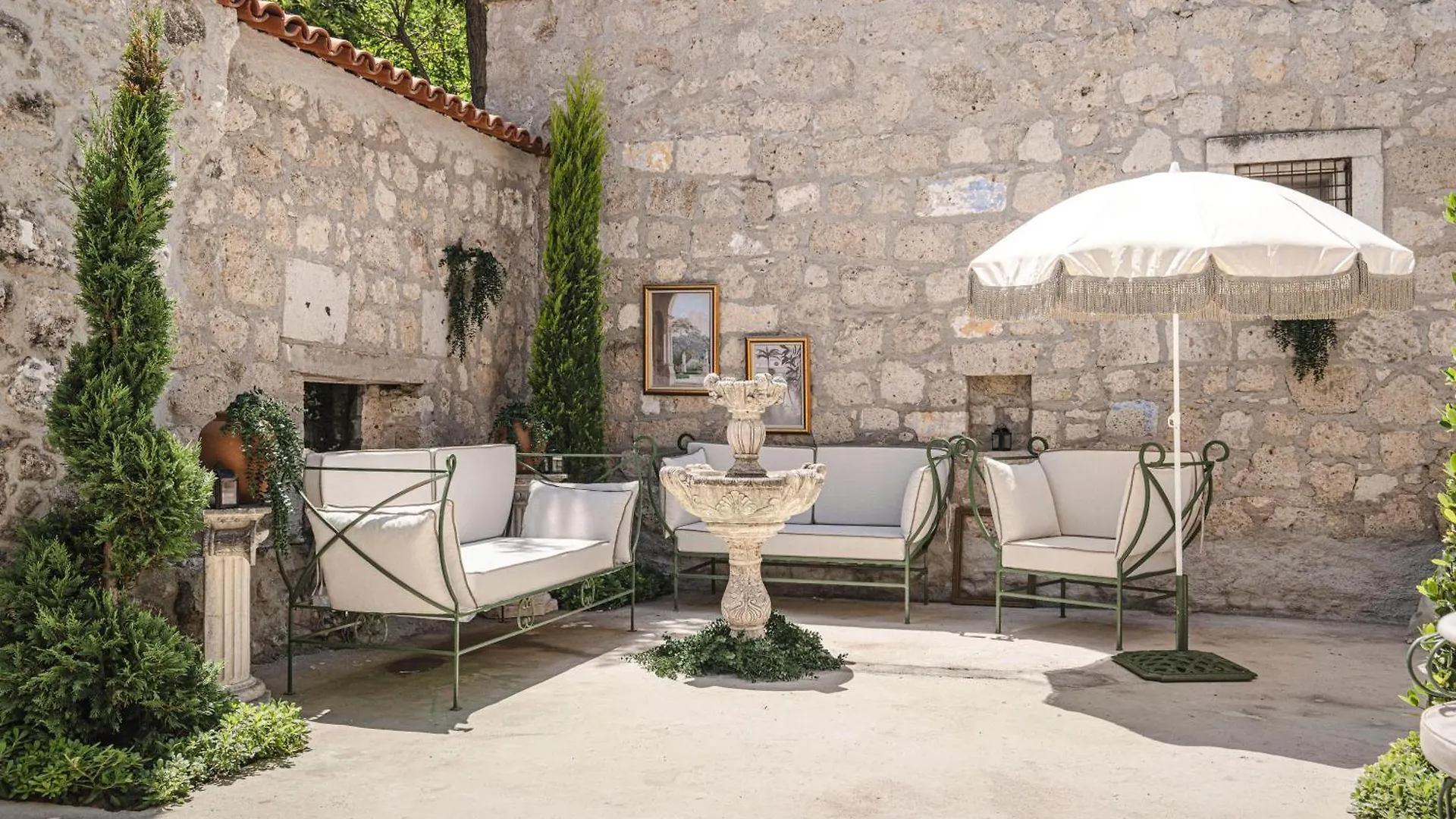 Voger Alacati Pino location